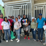 Brigadas realizan fumigación, descacharrización y entrega de agua durante jornada preventiva en Villa Flores.