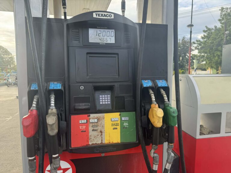 Estación de combustible San Juan aumento precios RD$ 10 pesos