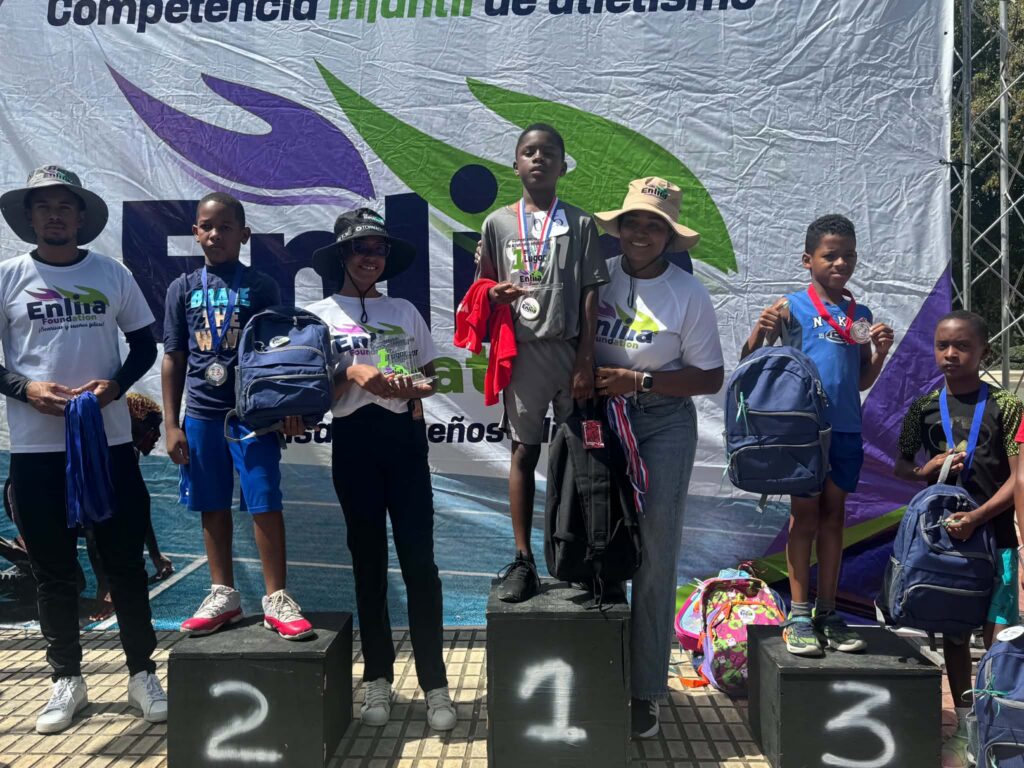 Ceremonia de premiación de la 5ta Competencia Infantil de Atletismo organizada por la Fundación Enlila.